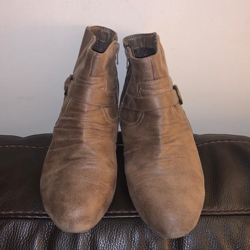 Woman’s Tan Booties Size 11w
